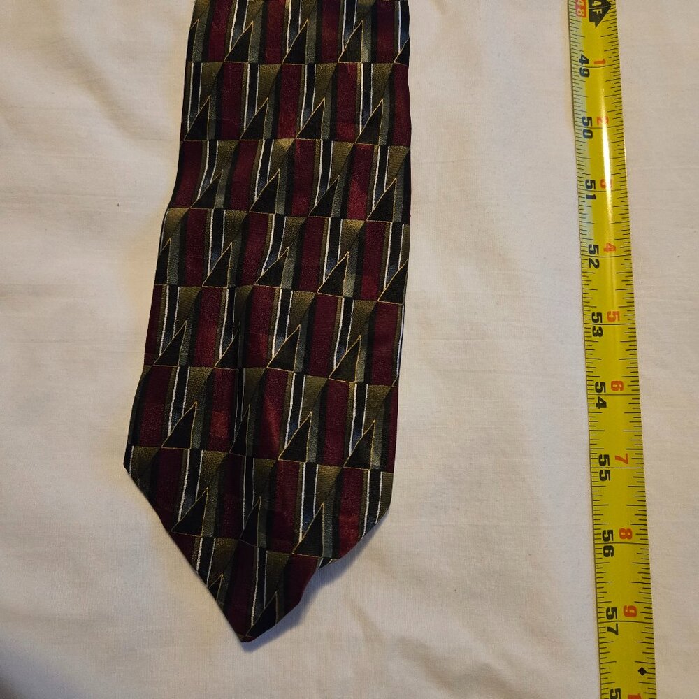 Facets Tie Great Condition